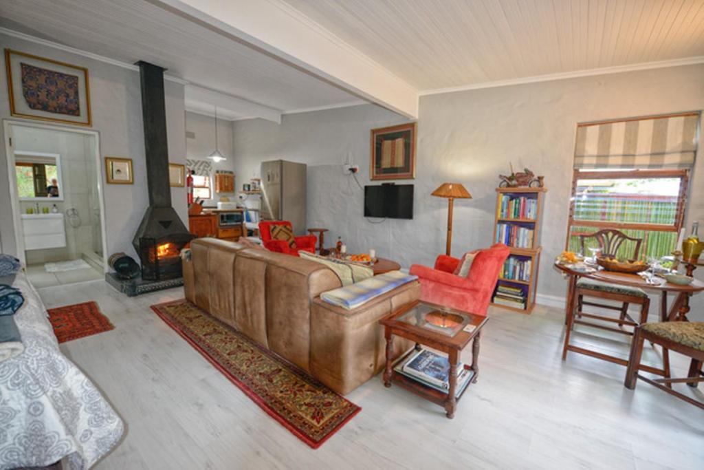 Fynbos Garden Cottage - Image 9