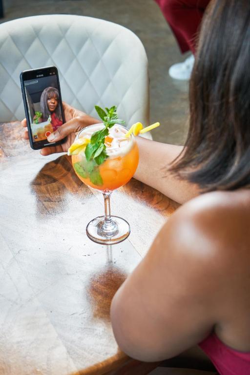 Nápoje v ubytování Monty Suites Lekki