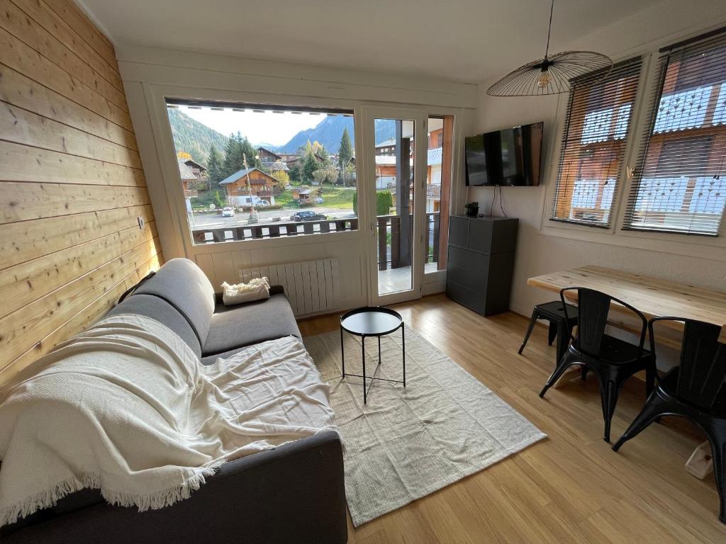 Posedenie v ubytovaní Bel appartement rénové, central et skis aux pieds