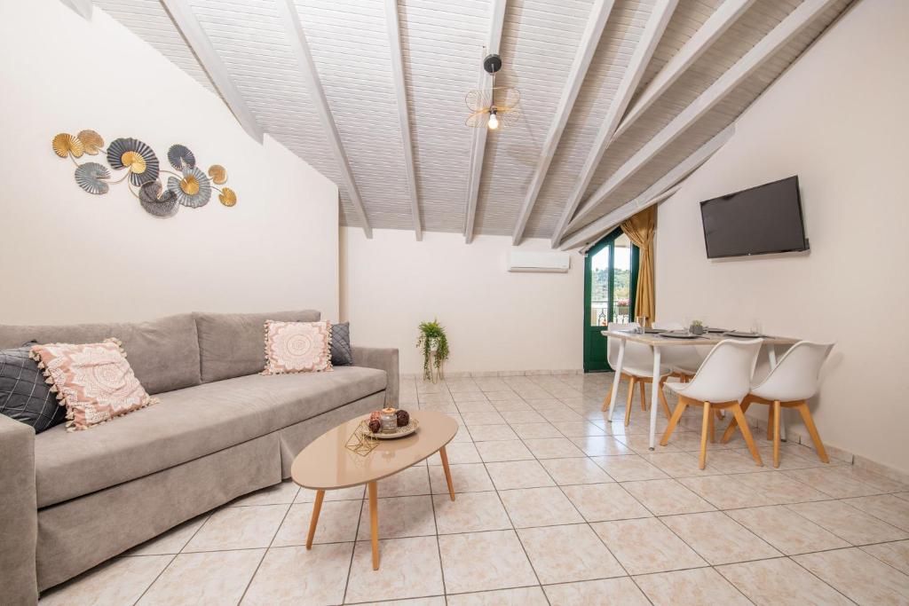 TV a/nebo společenská místnost v ubytování Koukos Loft Apartments