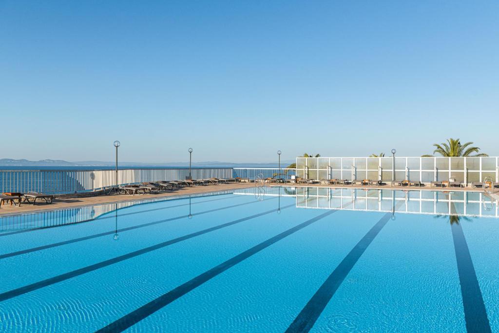 Bazén v ubytovaní Almadraba Park Hotel alebo v jeho blízkosti