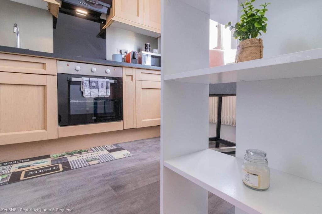 Kuchyňa alebo kuchynka v ubytovaní Place privée/Le Marbré/Moderne/60m2