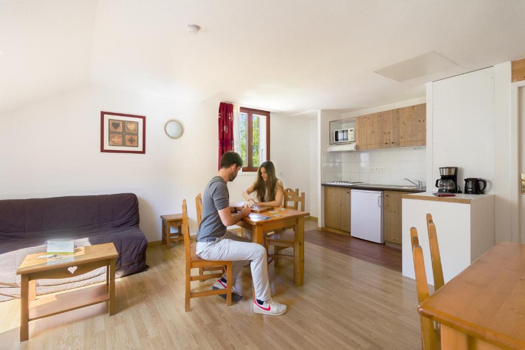 Una cocina o cocineta en Garden & City Evian - Lugrin