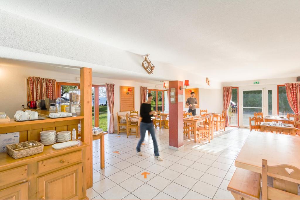 Un restaurante u otro lugar para comer en Garden & City Evian - Lugrin