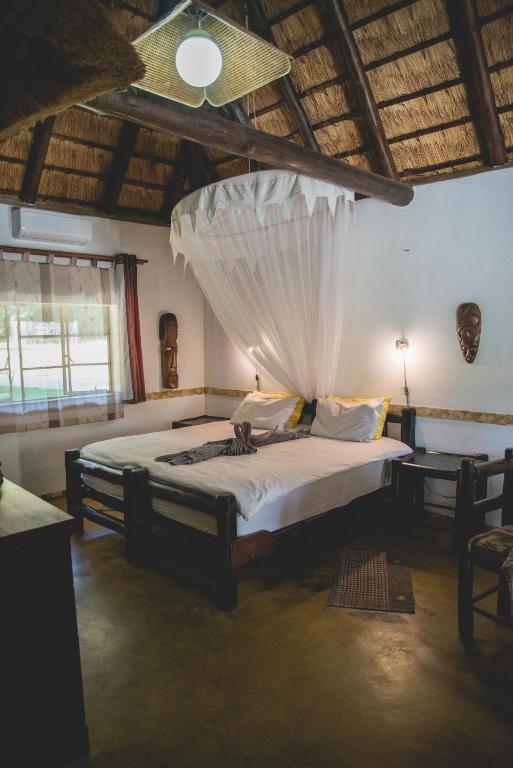 Postel nebo postele na pokoji v ubytování Thokozani Lodge