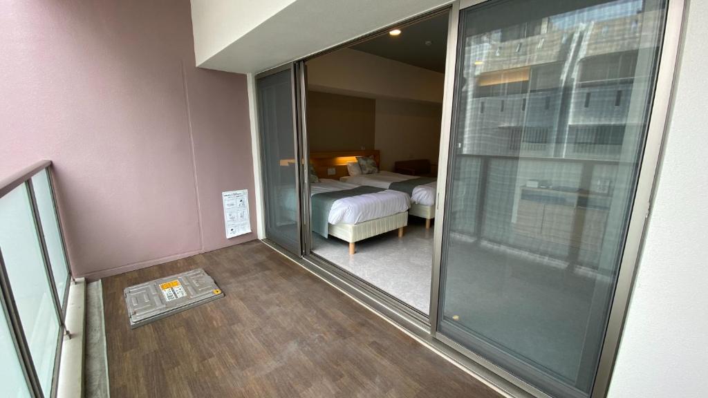 Tabinoteitaku Okinawa Naha 2nd客房内的一张或多张床位