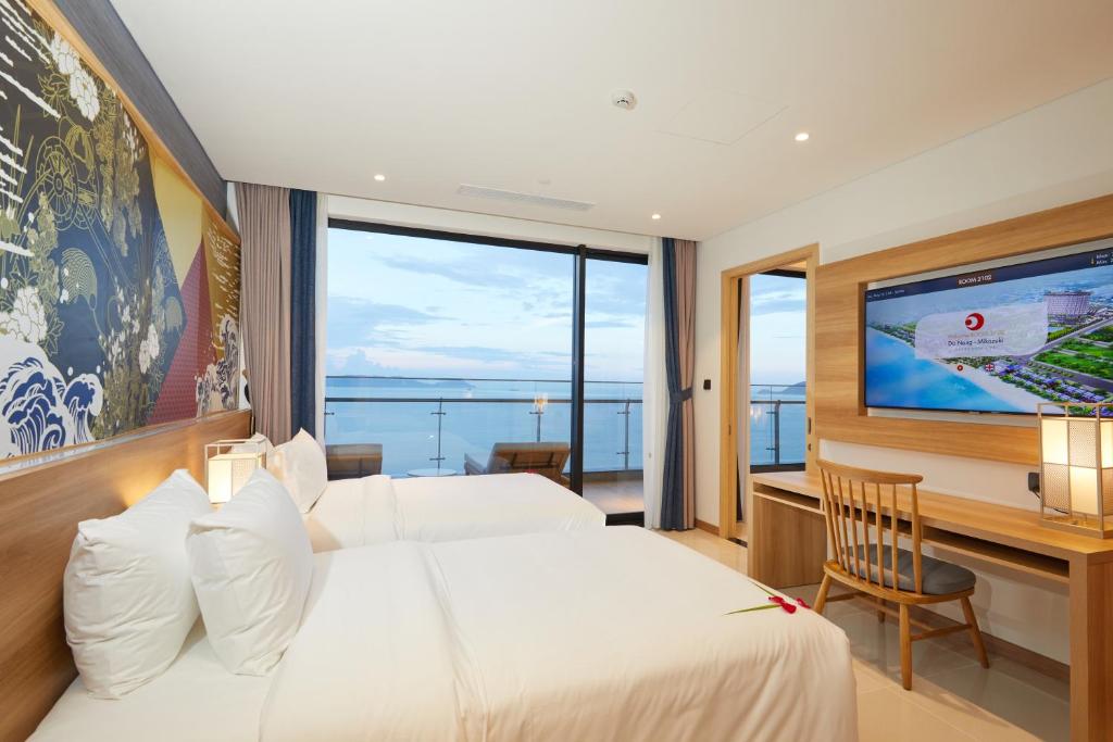 Special Offer - Senior Suite Panoramic Ocean View - Onsen & Water Park Inclusive