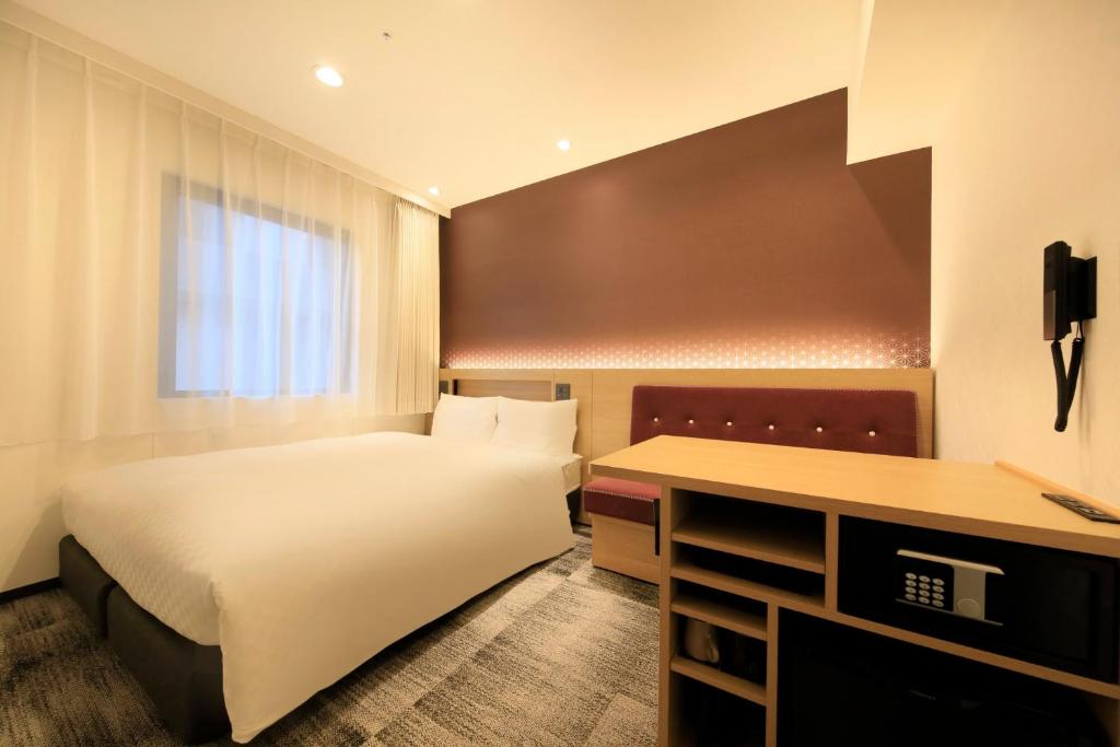 Postel nebo postele na pokoji v ubytování Via Inn Prime Akasaka