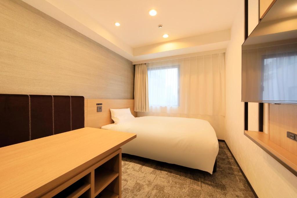 Postel nebo postele na pokoji v ubytování Via Inn Prime Akasaka