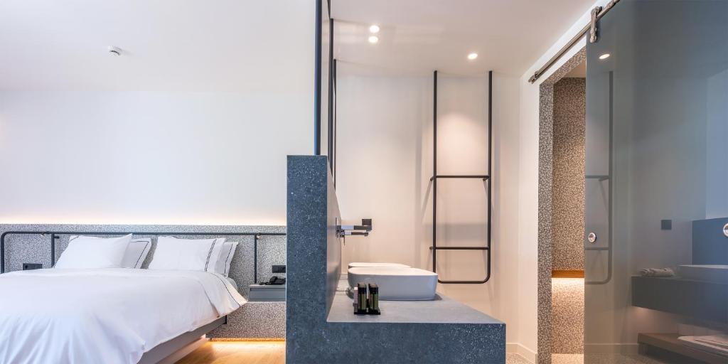 Postel nebo postele na pokoji v ubytování Amario Suites Hotel
