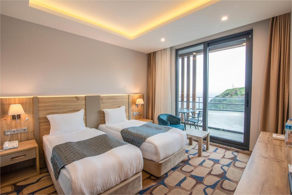 Postel nebo postele na pokoji v ubytování BLUE MUDANYA HOTEL