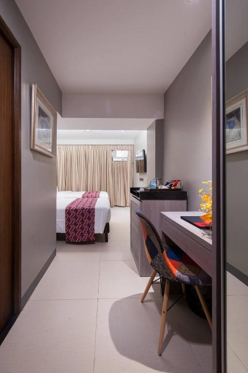 Postel nebo postele na pokoji v ubytování Solace Hotel