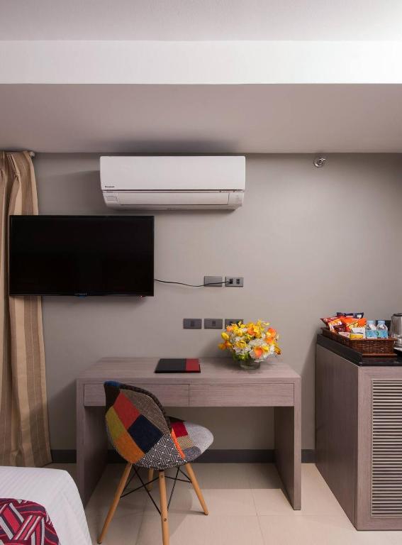 TV a/nebo společenská místnost v ubytování Solace Hotel