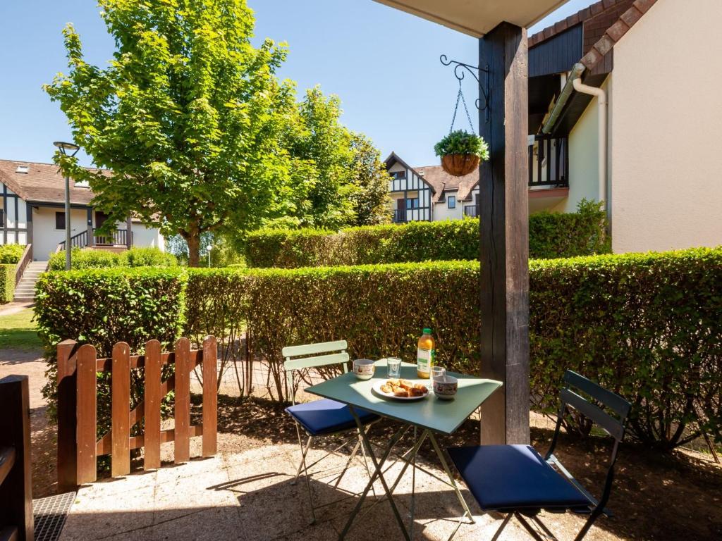 a table and chairs sitting on a patio at Apartment Les Manoirs de la Côte by Interhome in Varaville