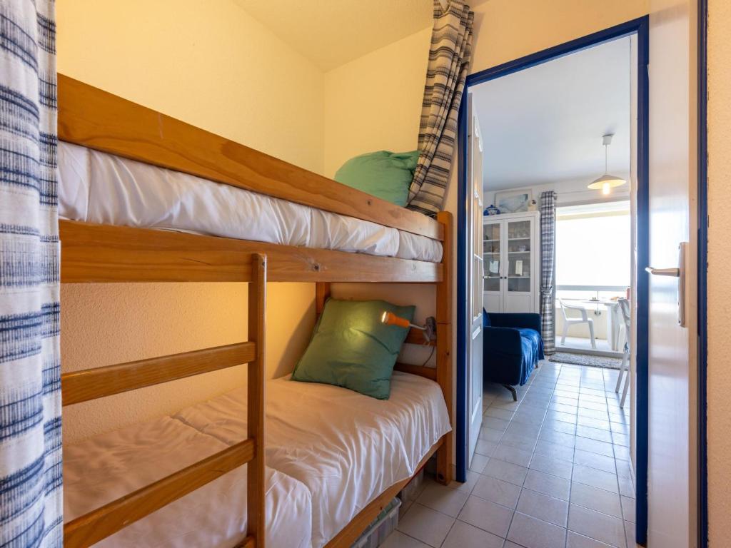 Posteľ alebo postele v izbe v ubytovaní Apartment Cap Sud-8 by Interhome