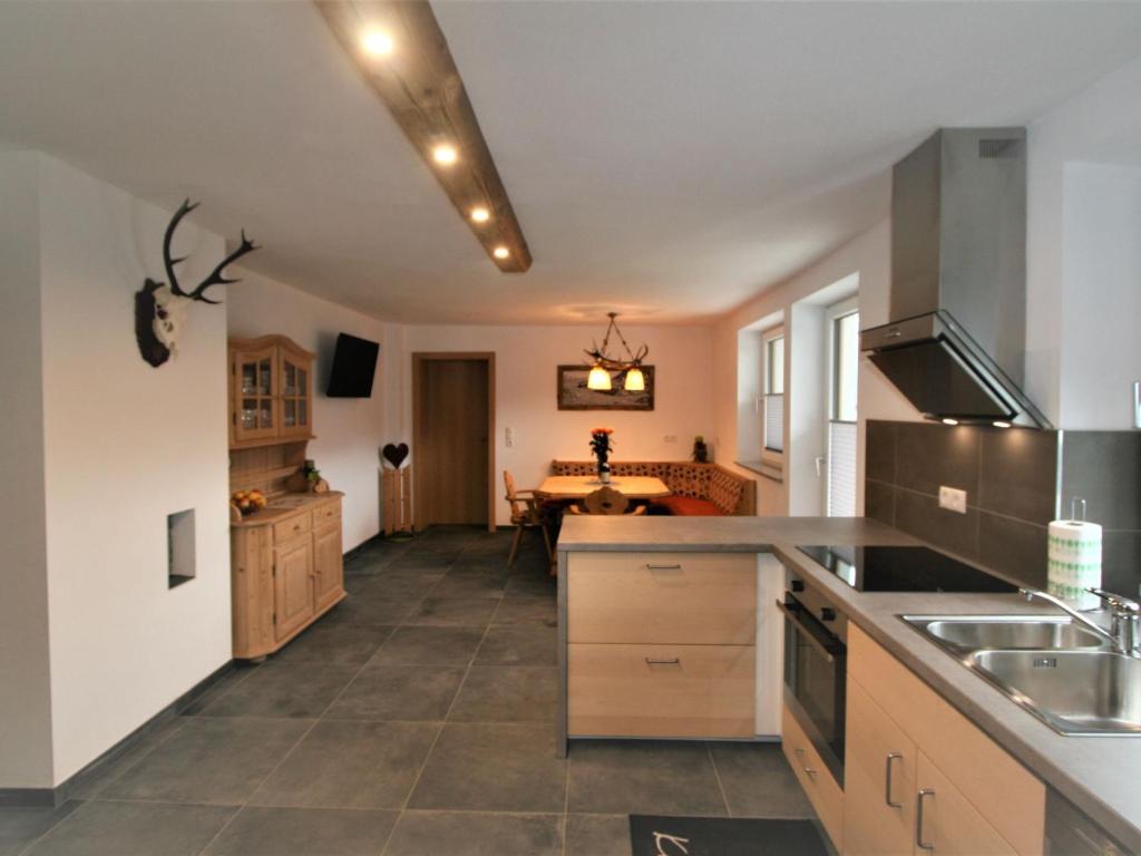 Kuchyňa alebo kuchynka v ubytovaní Apartment Sonnigs Platzl by Interhome
