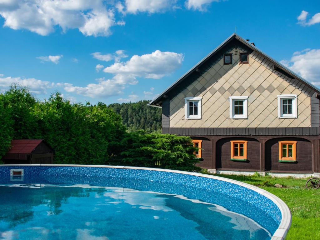 Bazén v ubytování Holiday Home Kámen by Interhome nebo v jeho okolí