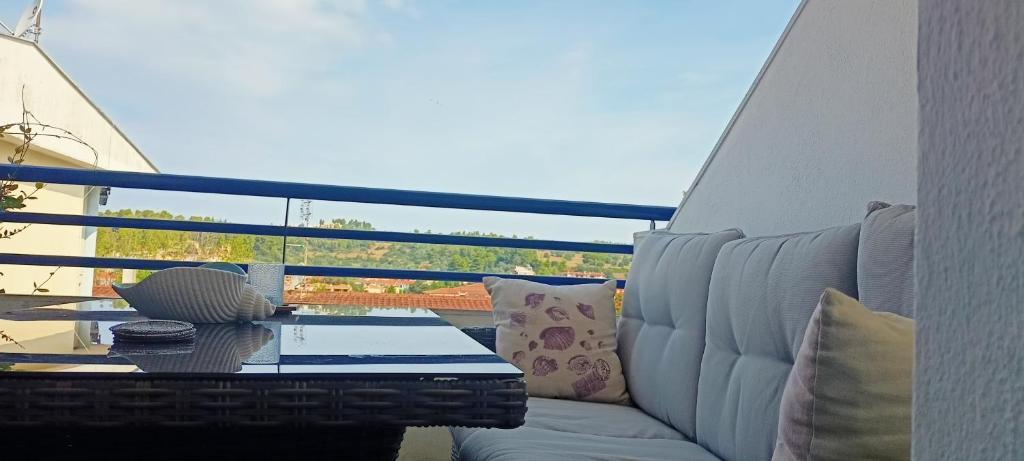 Balkón nebo terasa v ubytování Siviri Sea & Forest-Cozy Apartment with Garden & Nature Views