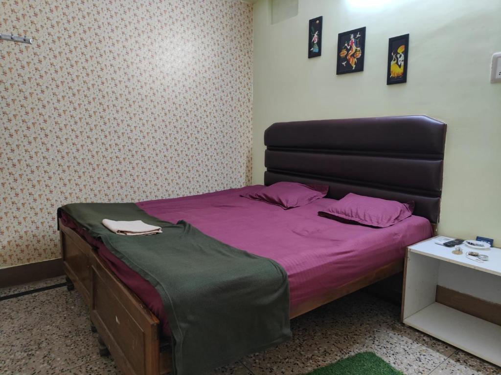 Postel nebo postele na pokoji v ubytování Hotel HCB (Hemo Chandra Bhawan)