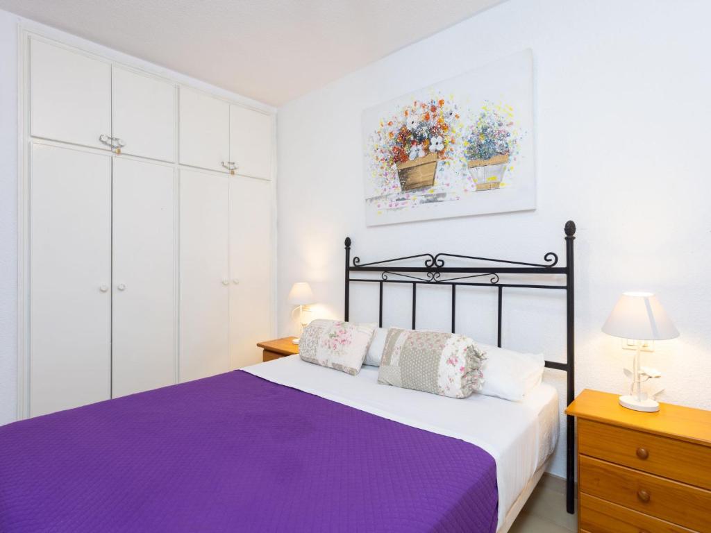 A bed or beds in a room at Apartment Comfy Altemar-2 by Interhome