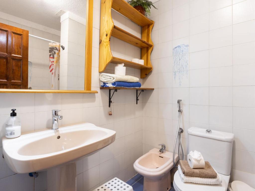 A bathroom at Apartment Comfy Altemar-2 by Interhome