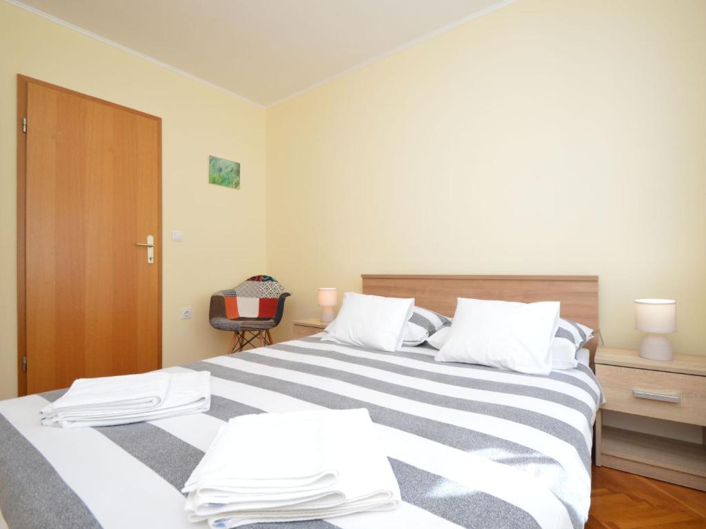 Postel nebo postele na pokoji v ubytování Holiday Home Otavia by Interhome