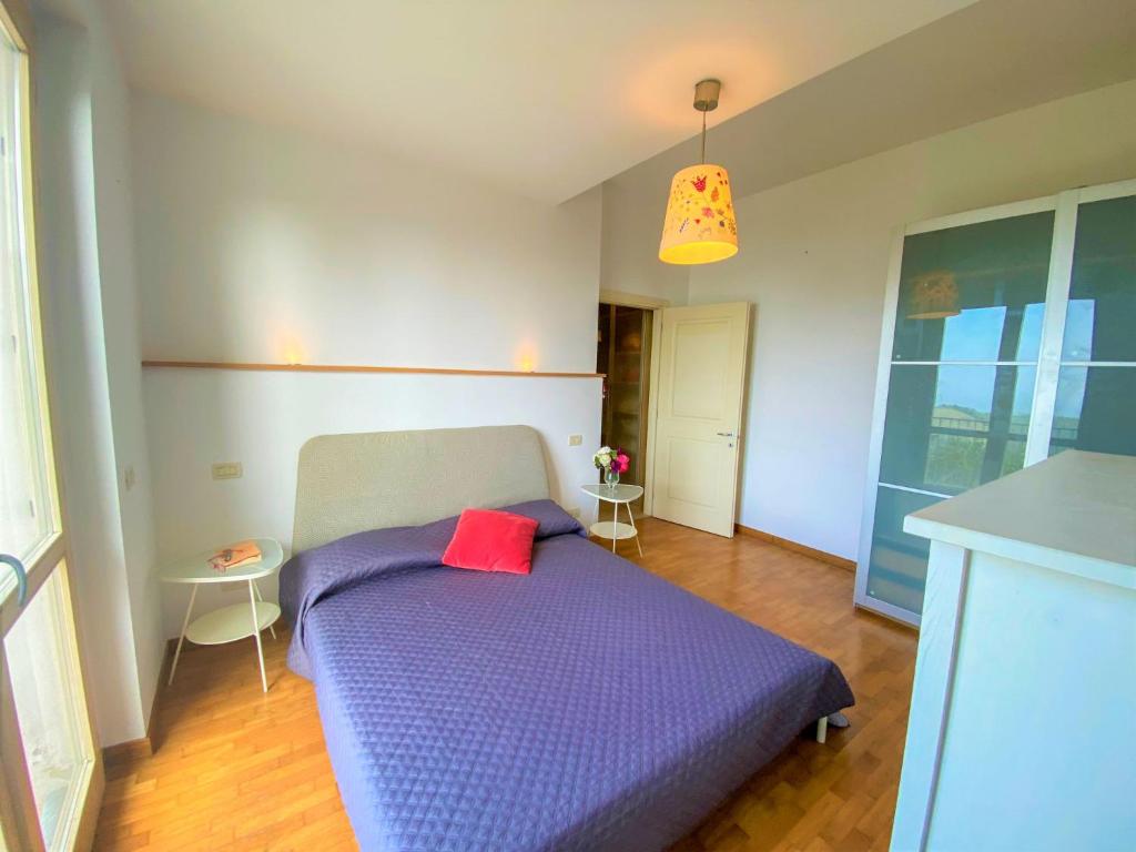 Łóżko lub łóżka w pokoju w obiekcie Holiday Home Casa Chiara by Interhome