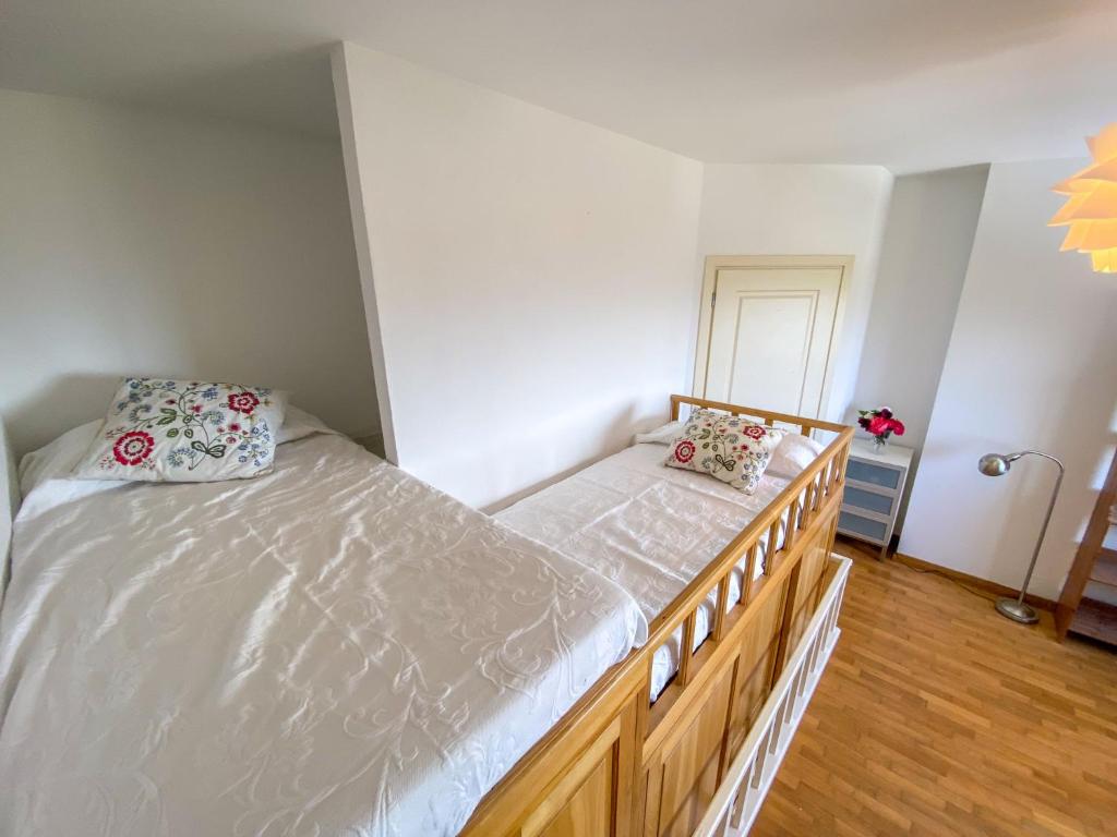 Łóżko lub łóżka w pokoju w obiekcie Holiday Home Casa Chiara by Interhome