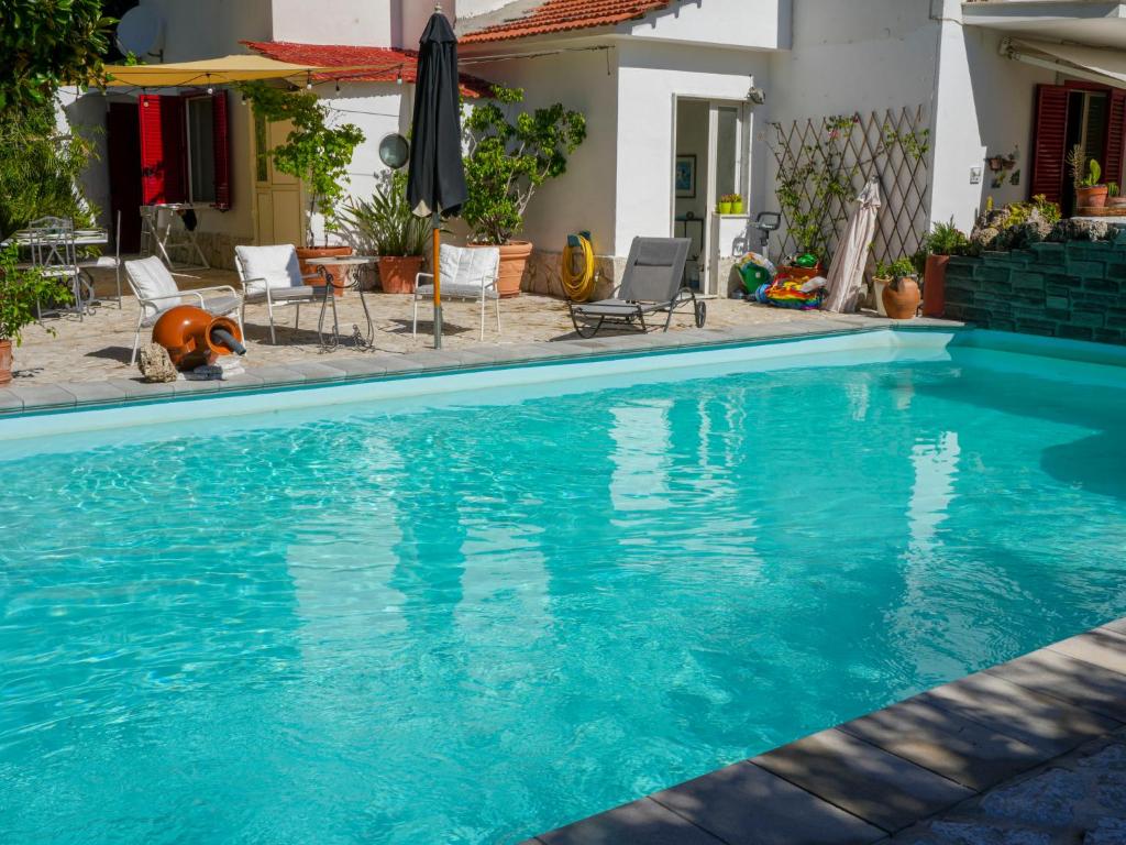 Bazén v ubytování Holiday Home Quercia by Interhome nebo v jeho okolí