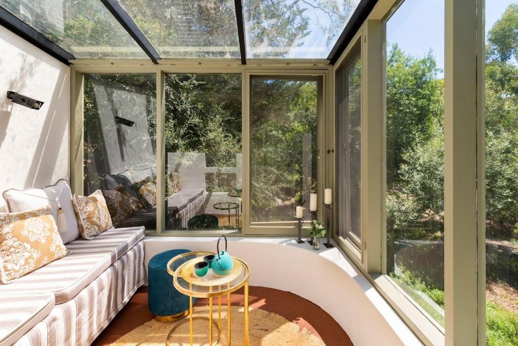 Entire Villa in Adelaide hills set on 2 acres - Housity