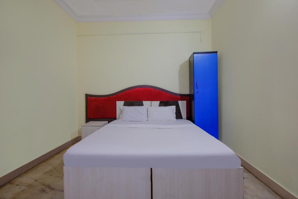 Postel nebo postele na pokoji v ubytování The Dolphin Park Hotel, Virugambakkam