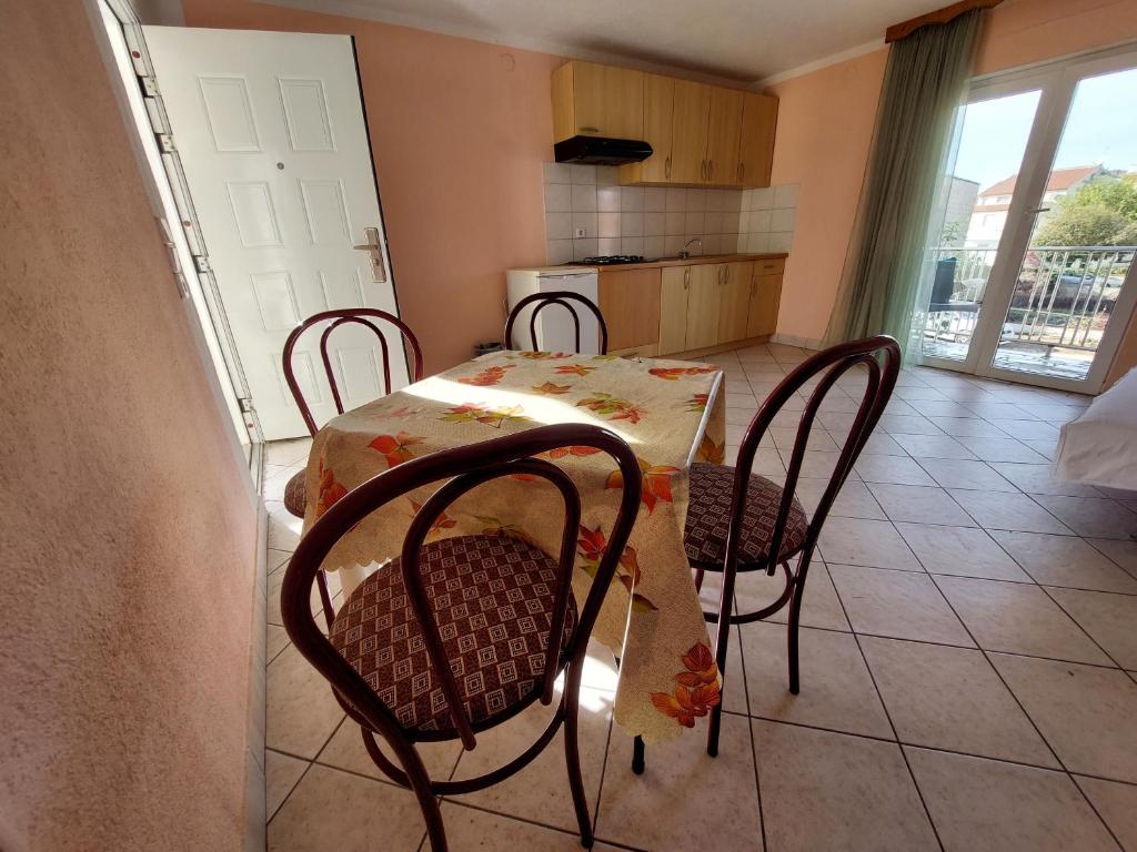Fotografie z fotogalerie ubytování Apartment house Slavka v destinaci Vodice
