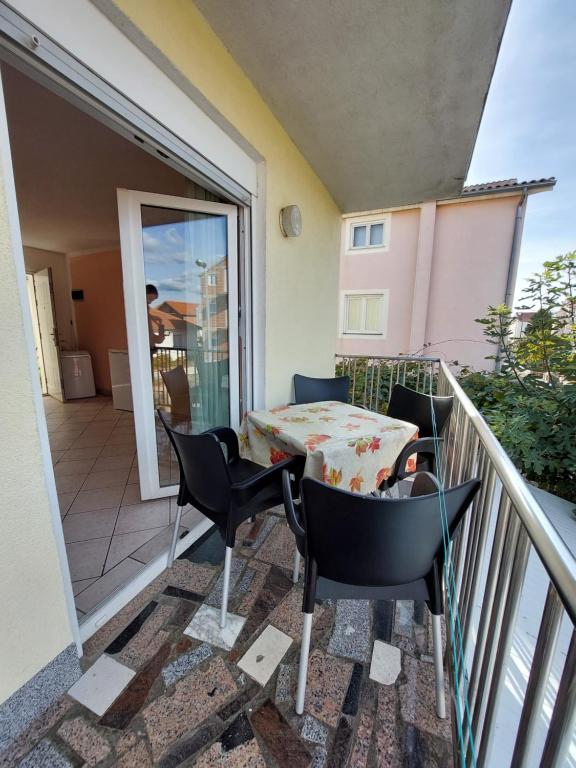 Fotografie z fotogalerie ubytování Apartment house Slavka v destinaci Vodice