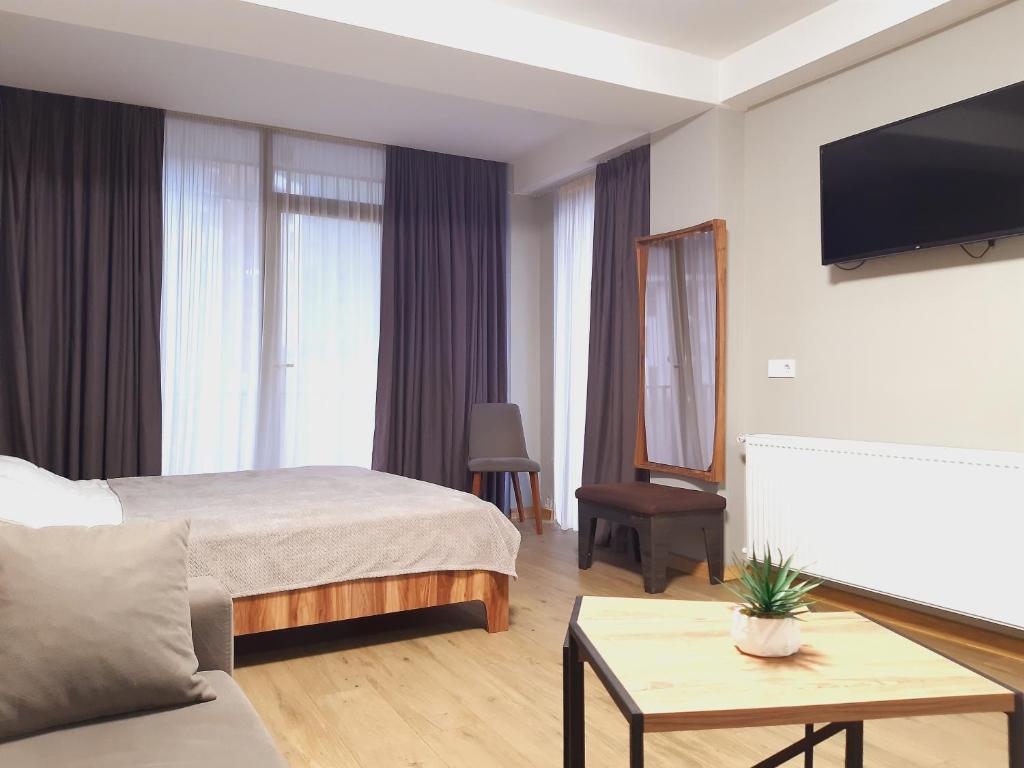 Postel nebo postele na pokoji v ubytování Didveli Gallery B-211