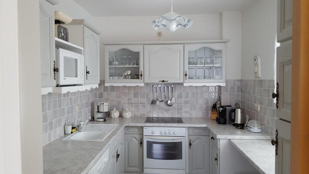 Kuchyň nebo kuchyňský kout v ubytování Gemütliche Ferienwohnung