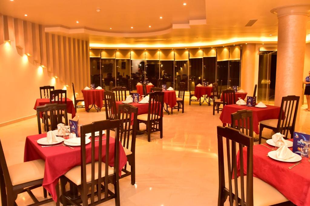 Restaurace v ubytování Dive Inn Resort