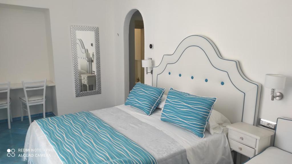 Postel nebo postele na pokoji v ubytování Albergo S. Andrea