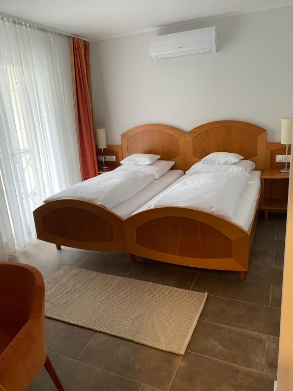 Łóżko lub łóżka w pokoju w obiekcie Aurora Béta Apartman's