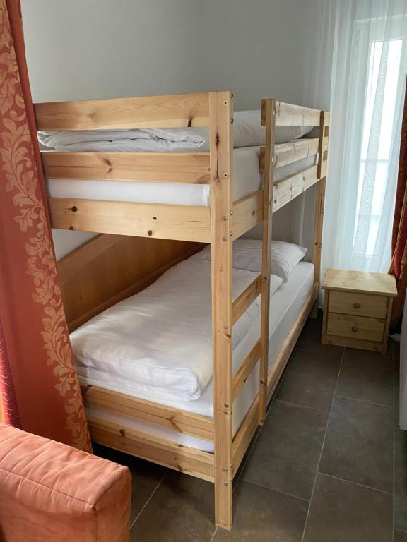 Łóżko lub łóżka w pokoju w obiekcie Aurora Béta Apartman's