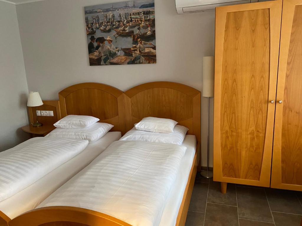 Łóżko lub łóżka w pokoju w obiekcie Aurora Béta Apartman's