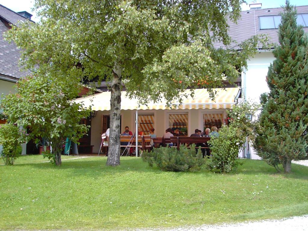 Aed väljaspool majutusasutust Pension Holzmeister