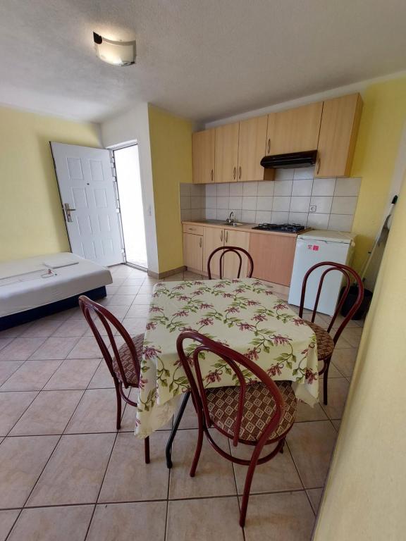 Fotografie z fotogalerie ubytování Apartment house Slavka v destinaci Vodice