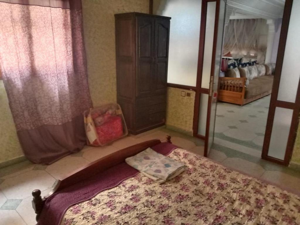 a bedroom with a bed and a dresser in a room at appartement haut standing in Salé