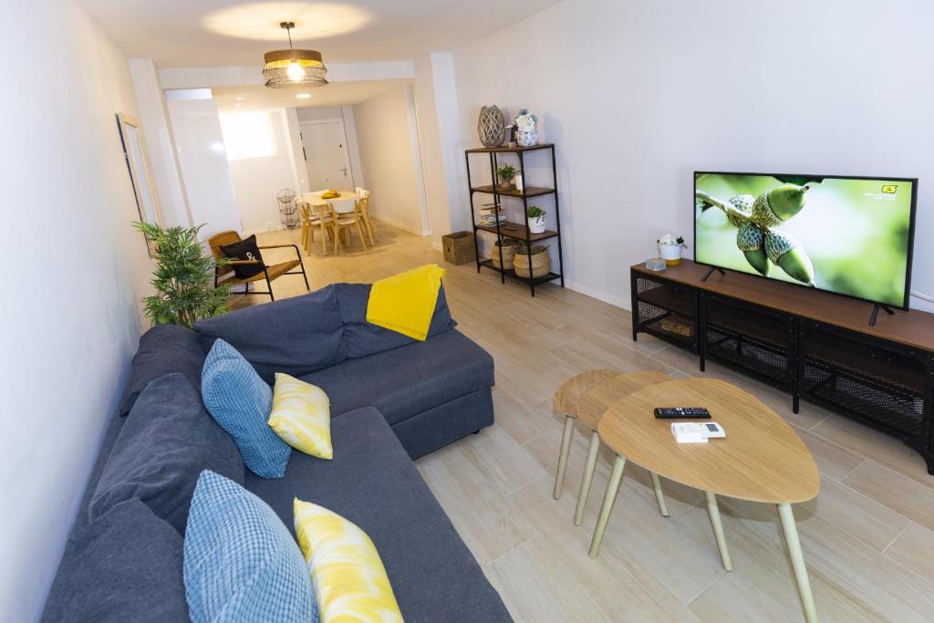 TV a/nebo společenská místnost v ubytování Nagore Planet Costa Dorada