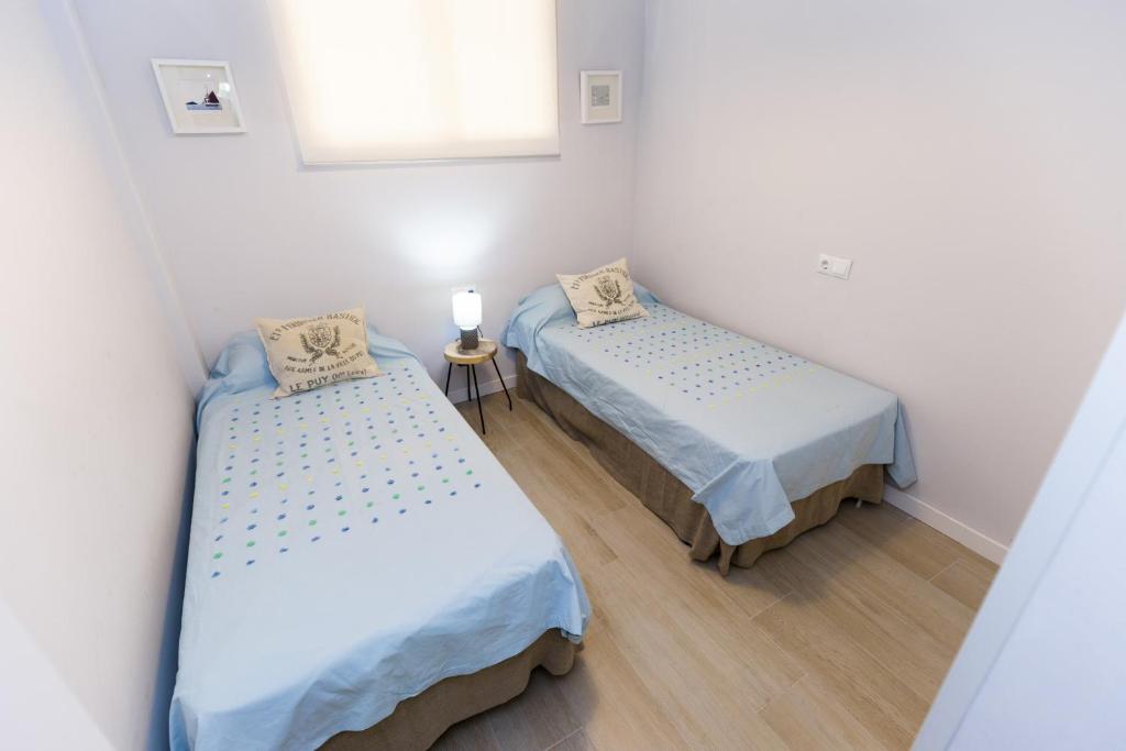 Postel nebo postele na pokoji v ubytování Nagore Planet Costa Dorada
