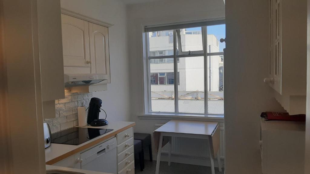 Kuchyň nebo kuchyňský kout v ubytování Next Apartment Bergstadastræti
