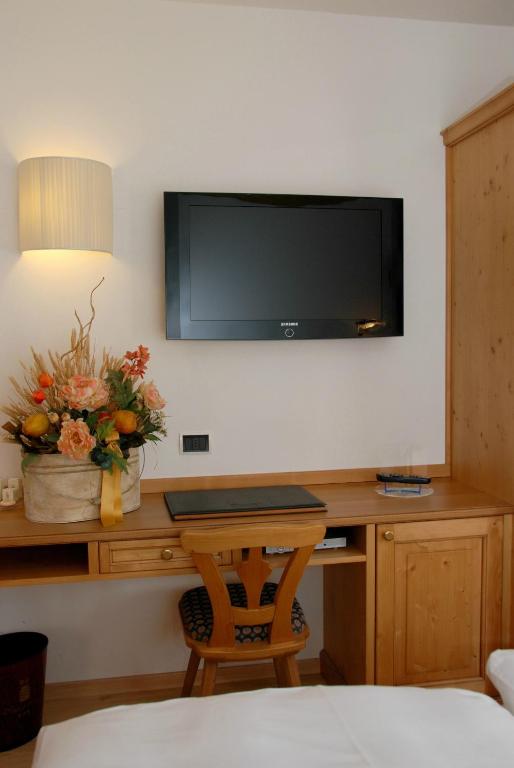 TV a/nebo společenská místnost v ubytování Central Hotel