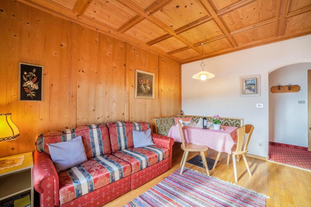 A seating area at Adang Ferienwohnung Etschtal