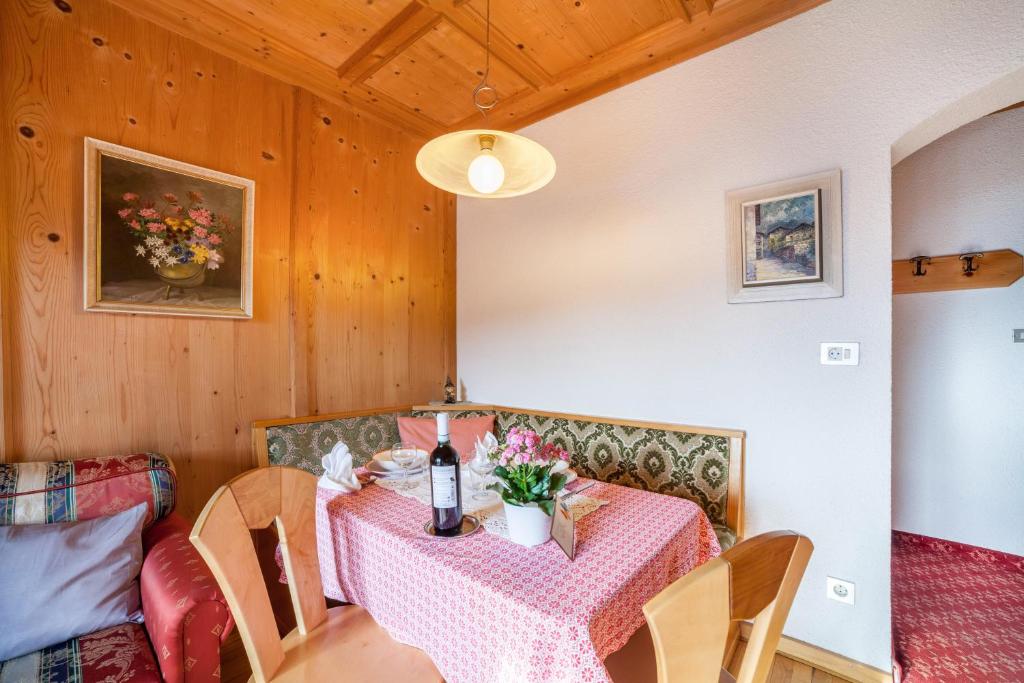 A seating area at Adang Ferienwohnung Etschtal
