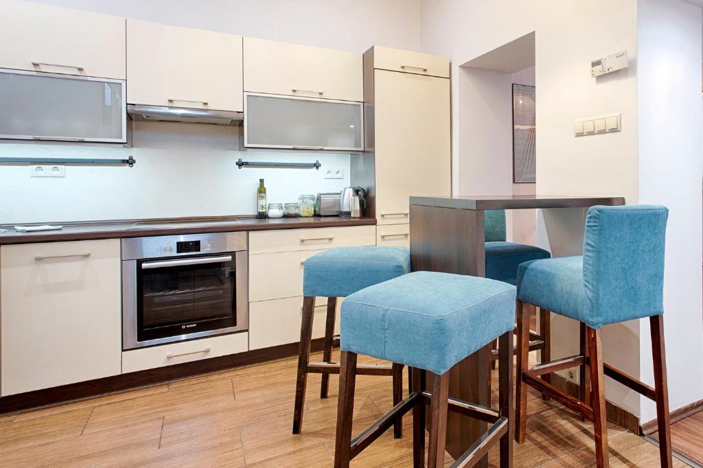 Kuchyňa alebo kuchynka v ubytovaní Tyzenhauz Apartments Kazimierz